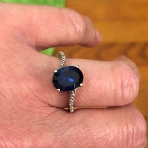 SAPPHIRE & DIAMOND RING